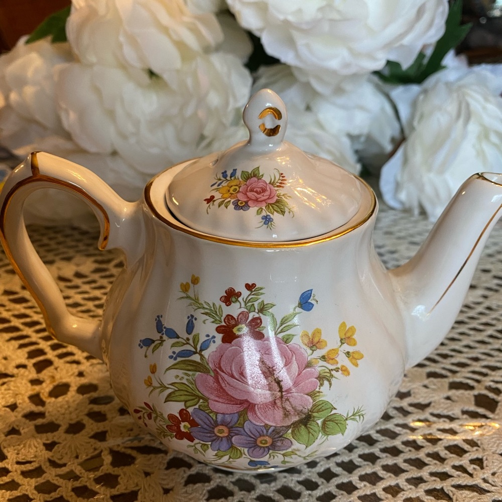 Salem China English Collection Tea Pot